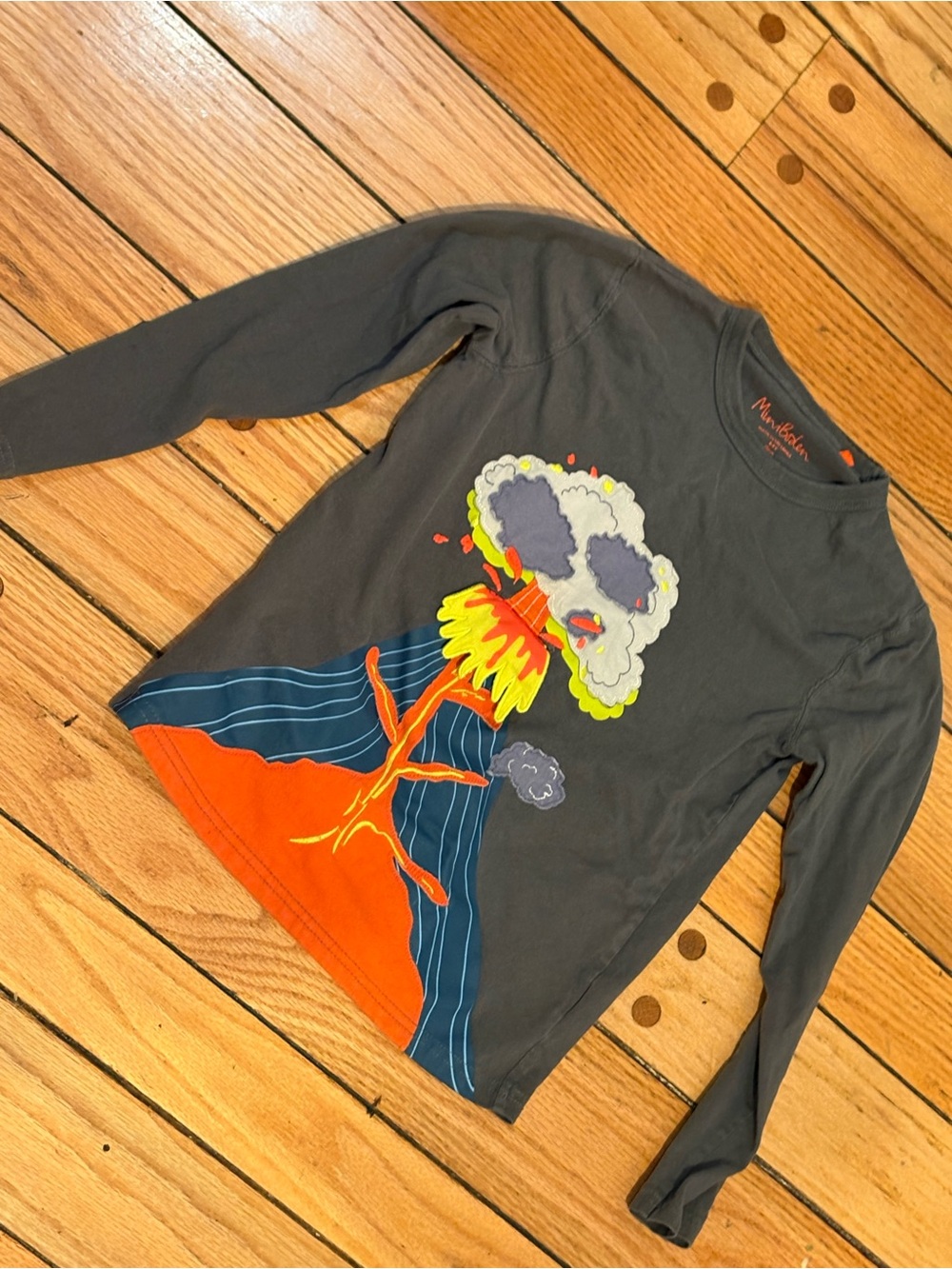 Mini Boden Charcoal Tee with Bright Volcano graphic size 8-9